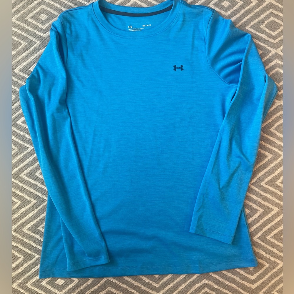 Under Armour Long Sleeve Women’s Blue Loose Fit. Size M
